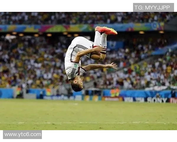 足球明星在绿茵场上的华丽瞬间与精彩绝伦的技巧展示